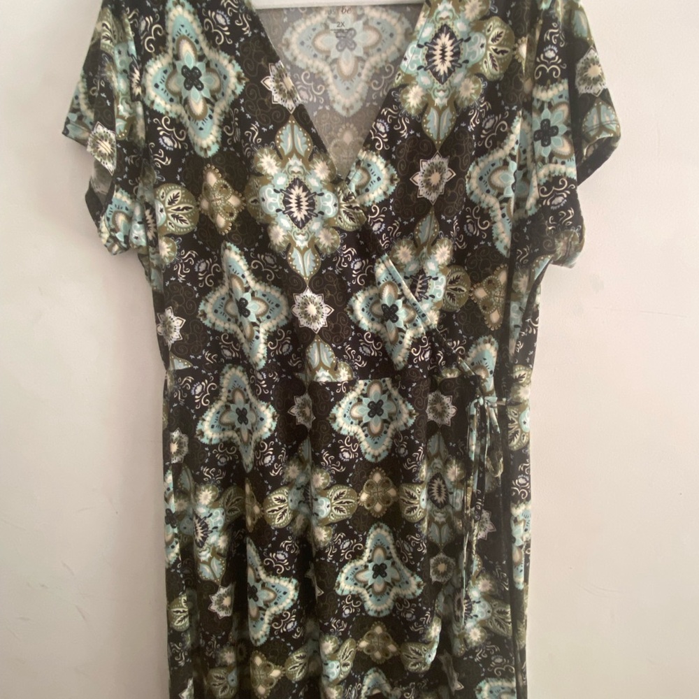 🛍️ Just Be Geometric Print V-Neck Faux Wrap Dress